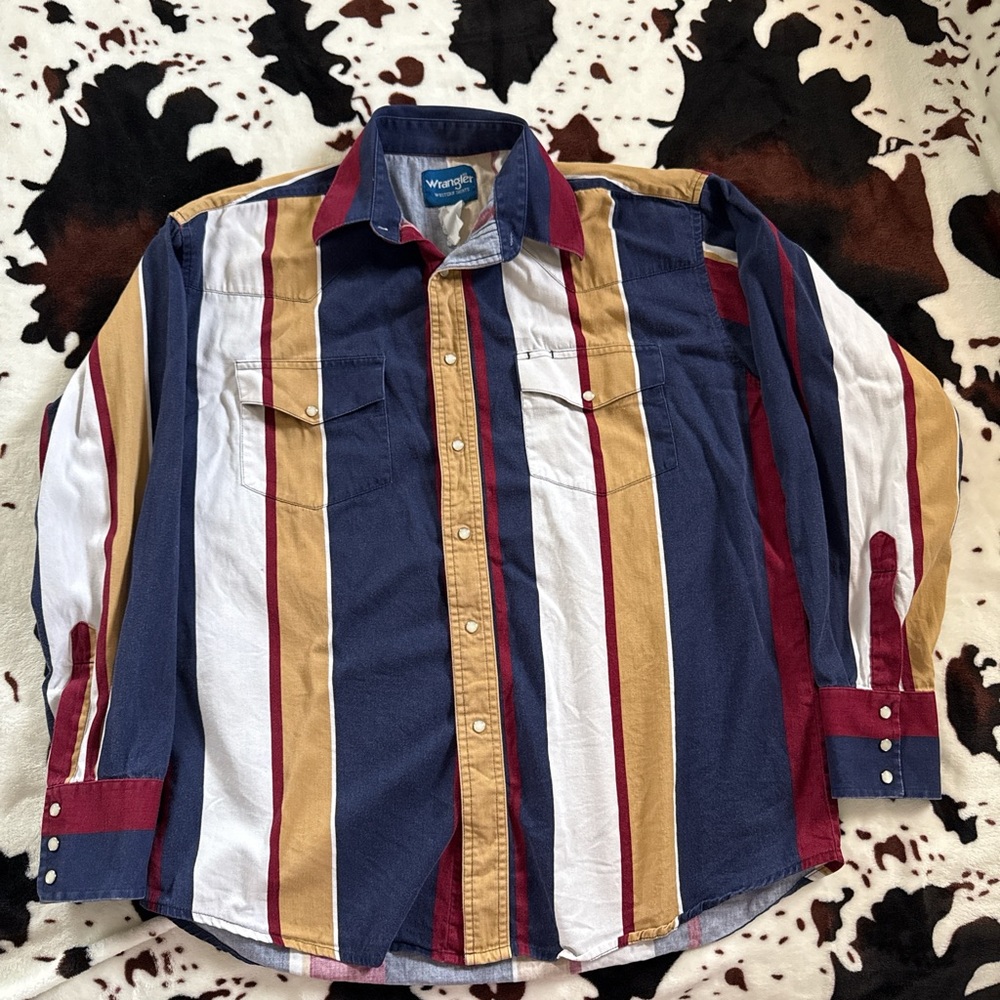 Wrangler Blue and Red Casual Button Down Shirt